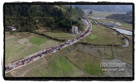 1700桌合攏宴，總長3.7公里，10380人同桌就餐，創(chuàng)歷史之最