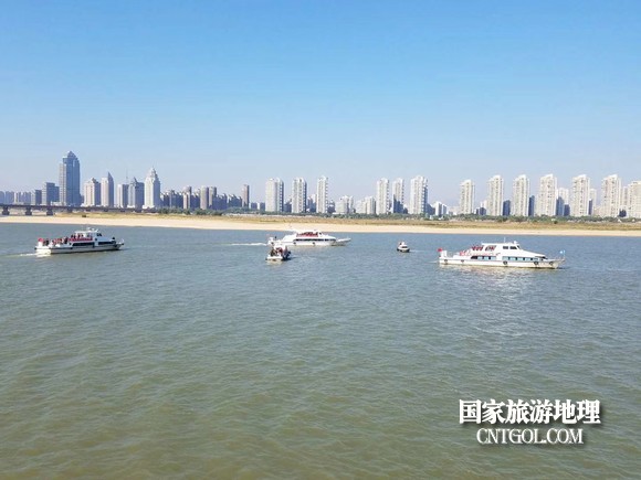 江西開展呵護(hù)一湖清水，嚴(yán)厲打擊非法采砂行動（圖）